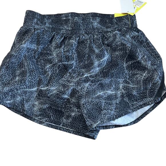 All in Motion Shibori Mid-Rise Charcoal Gray Run Shorts - Size Small - NWT - Picture 1 of 9